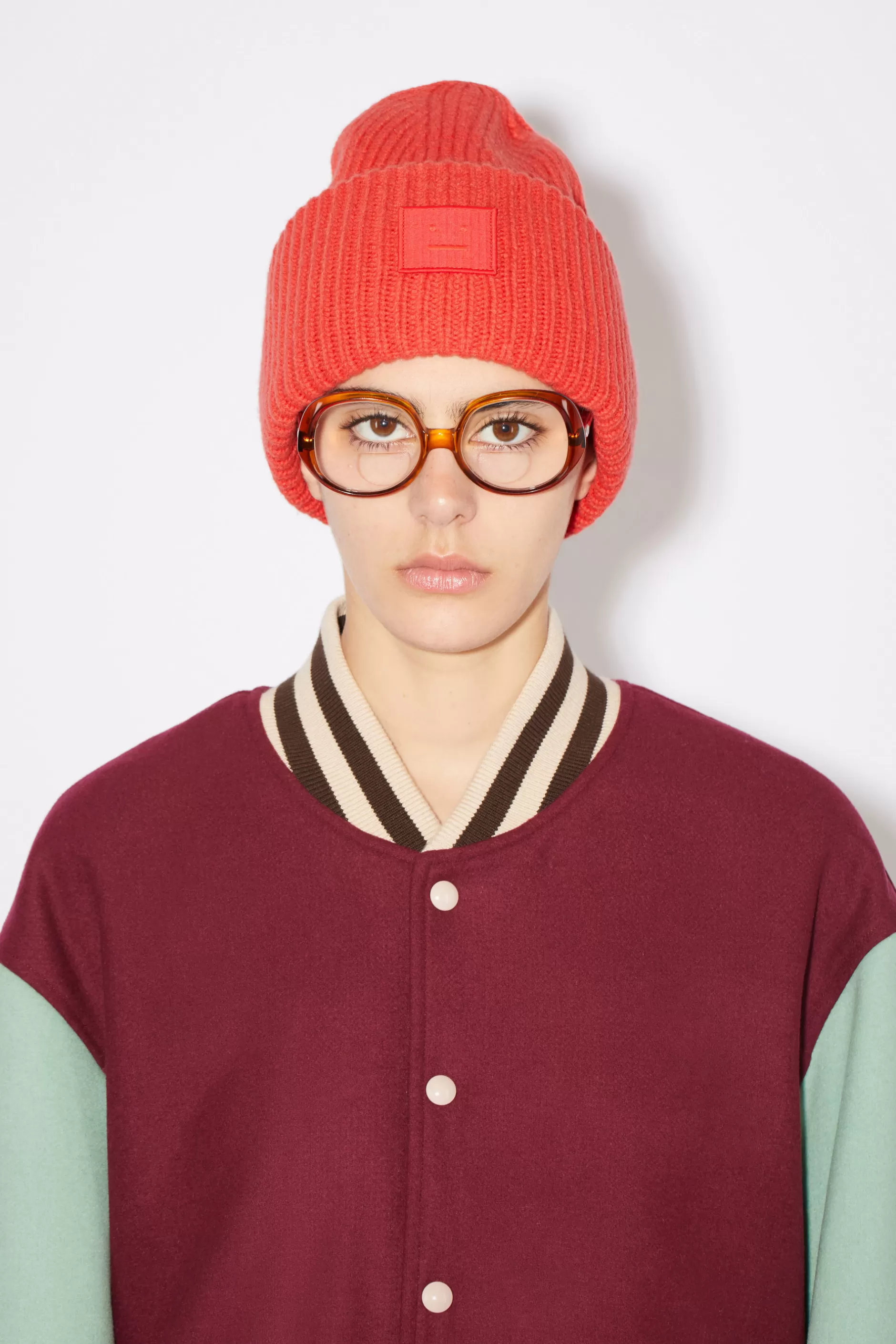 Acne Studios Beanie Mit Grosem Face-Logo Chilirot Best Sale