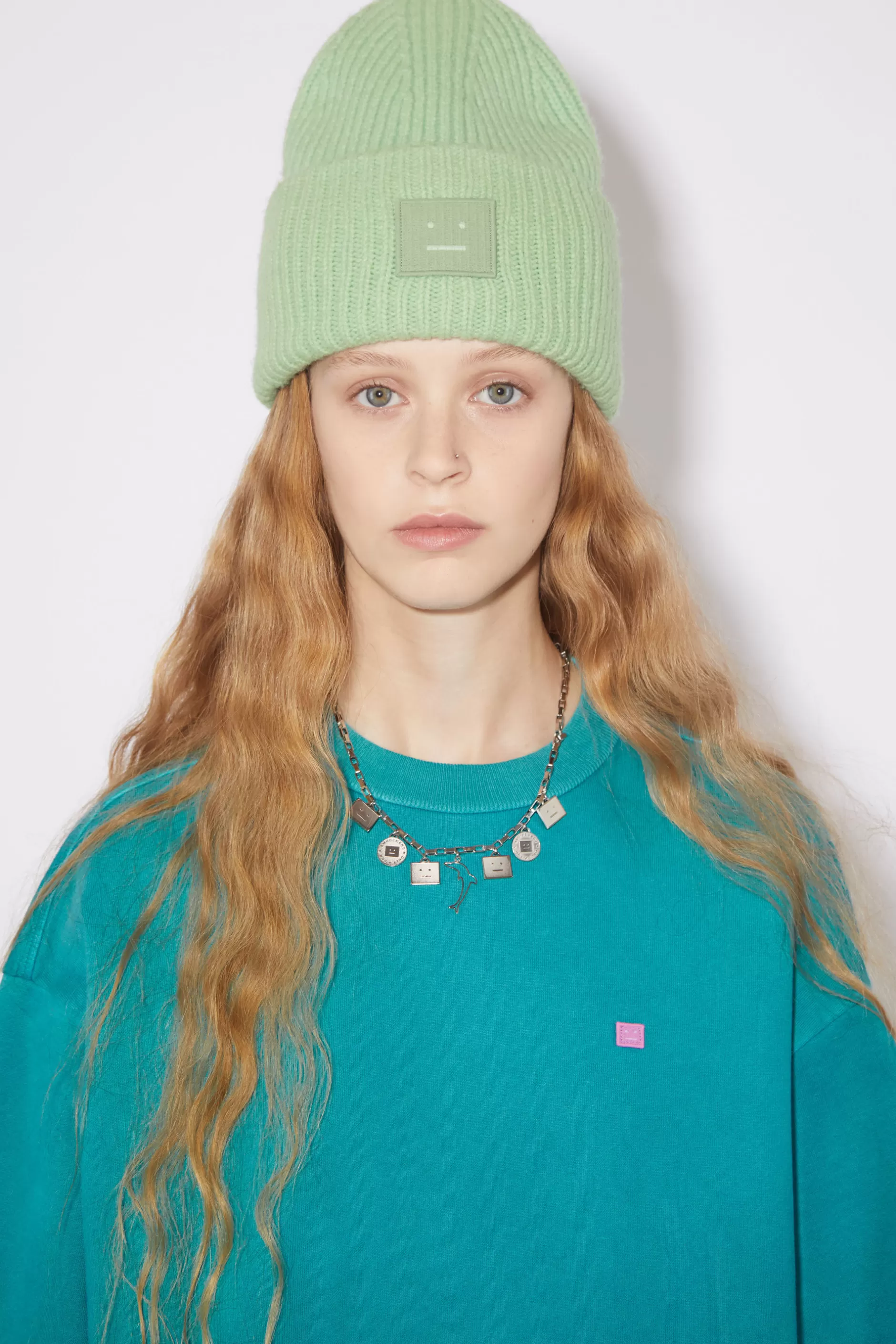 Acne Studios Beanie Mit Grosem Face-Logo Fruhjahrsgrun Best Sale