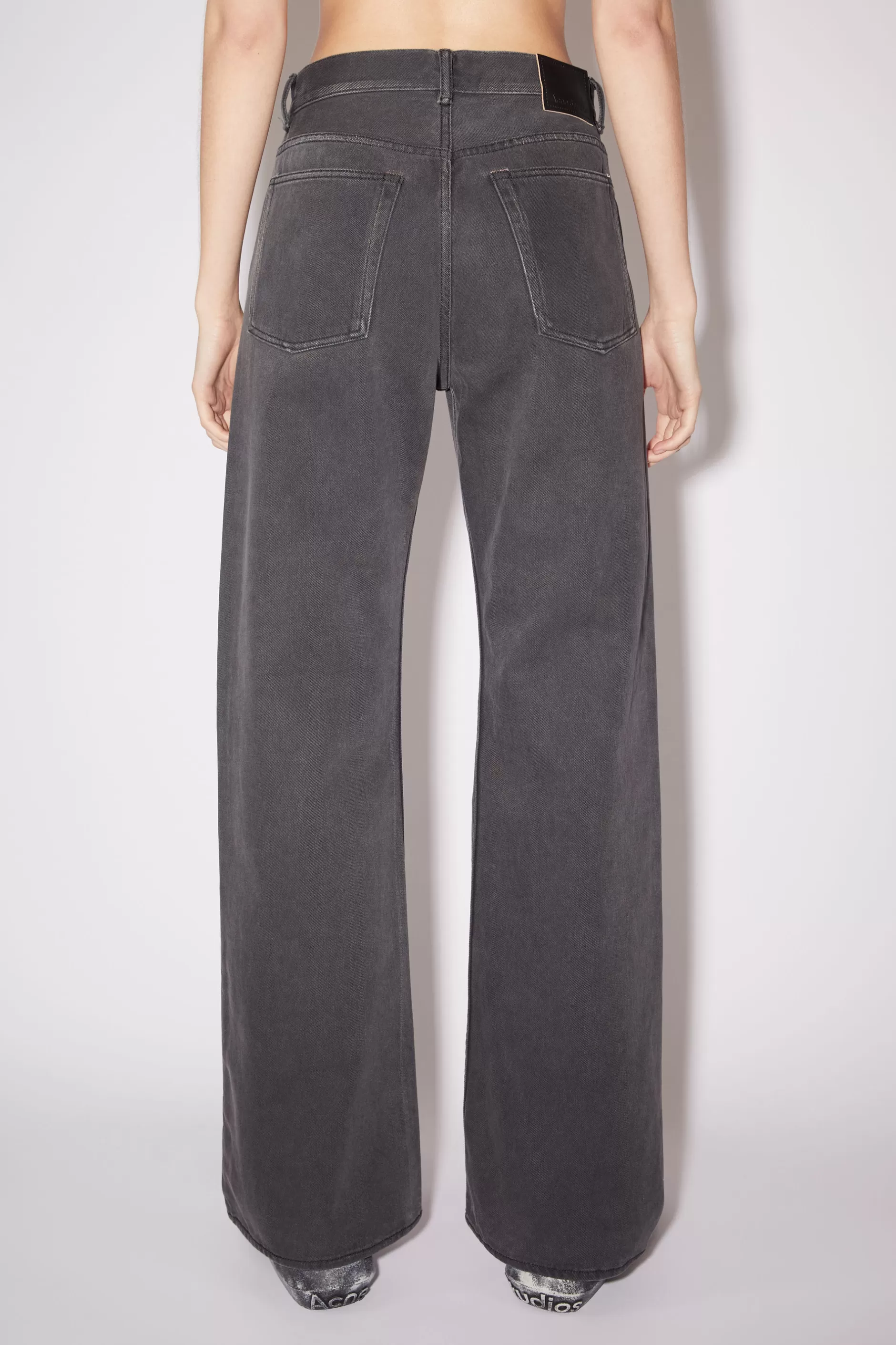 Acne Studios Bootcut-Jeans In Lockerer Passform Dunkelgrau Discount