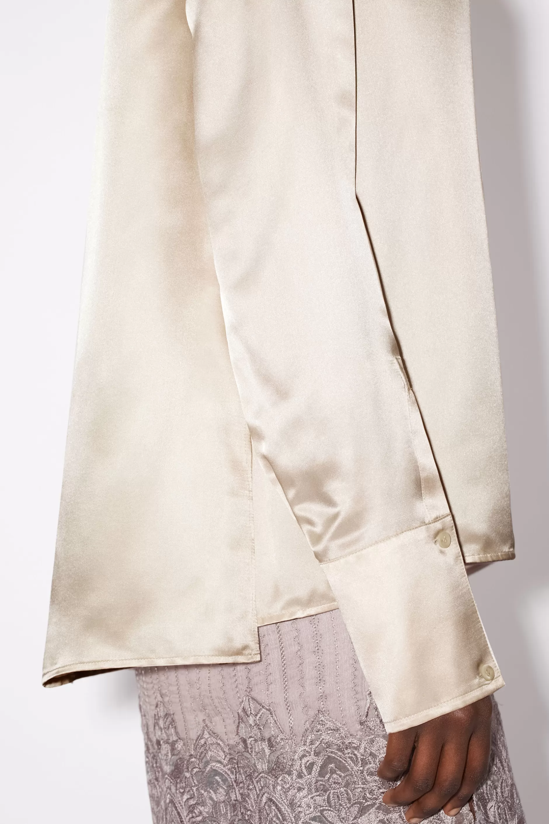 Acne Studios Figurnahes Satin-Hemd Kieselbeige Flash Sale