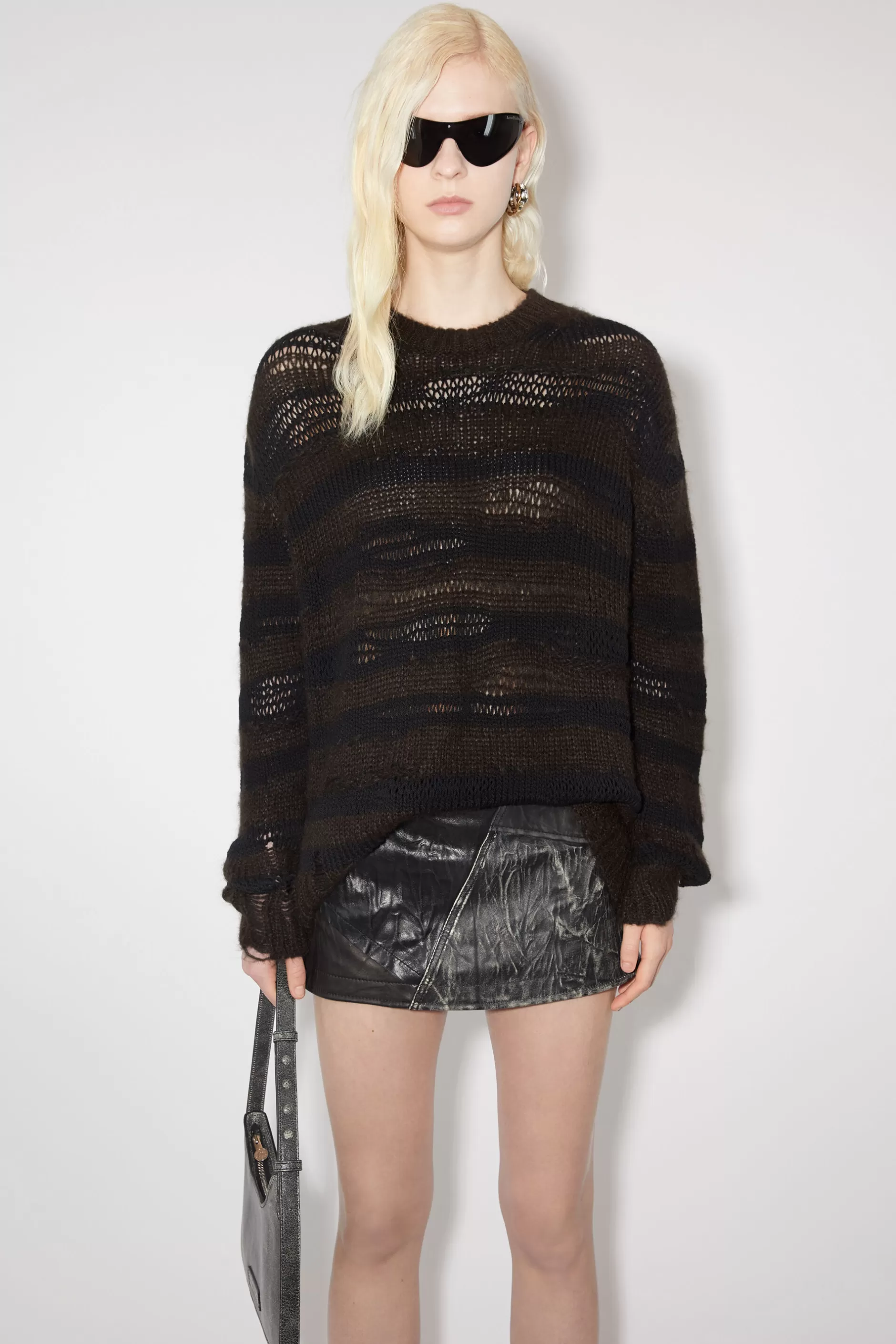 Acne Studios Gestreifter Pullover Im Used-Look Warmes Holzkohlengrau/Grau Best Sale