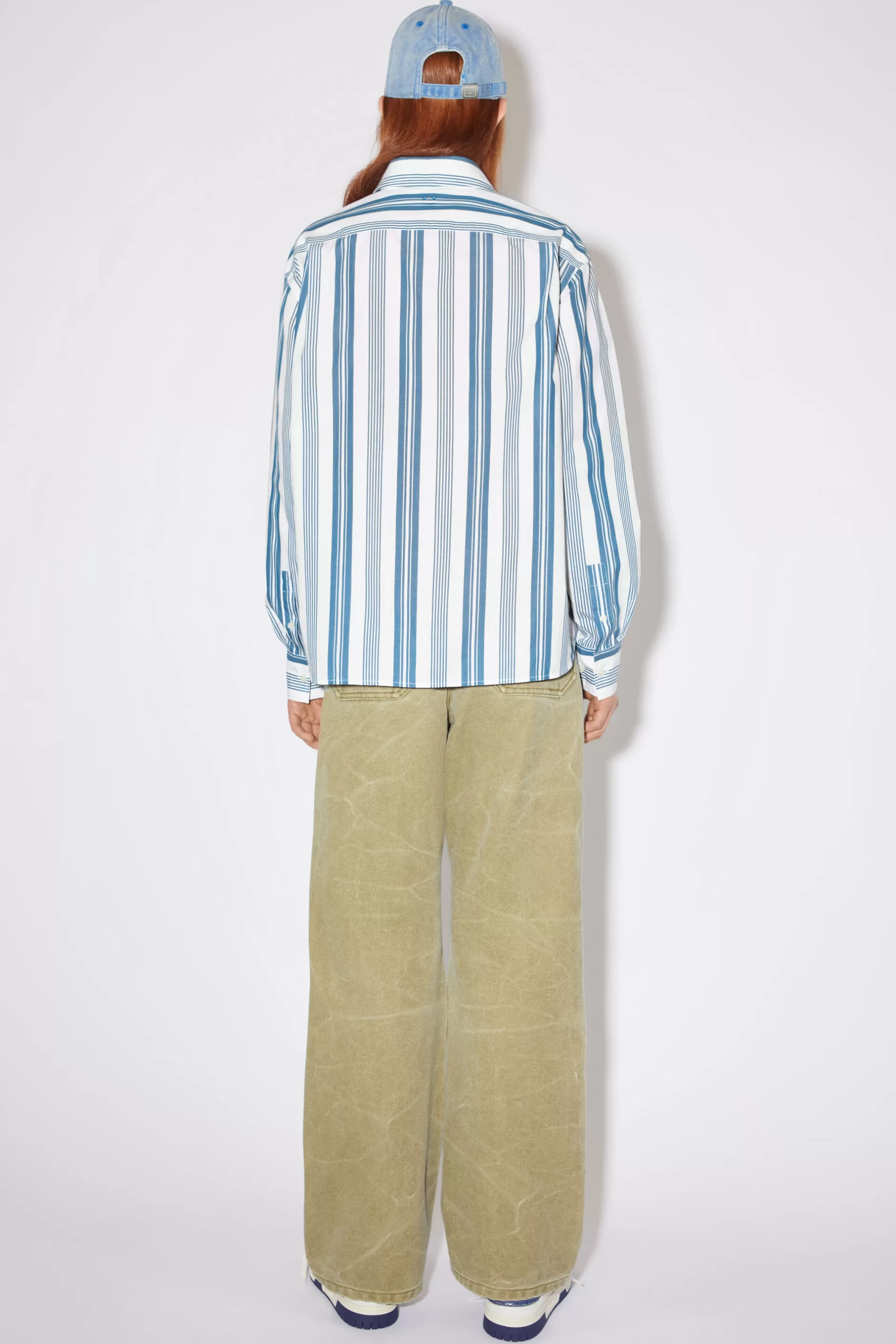 Acne Studios Gestreiftes Hemd Weis/Stahlblau Outlet