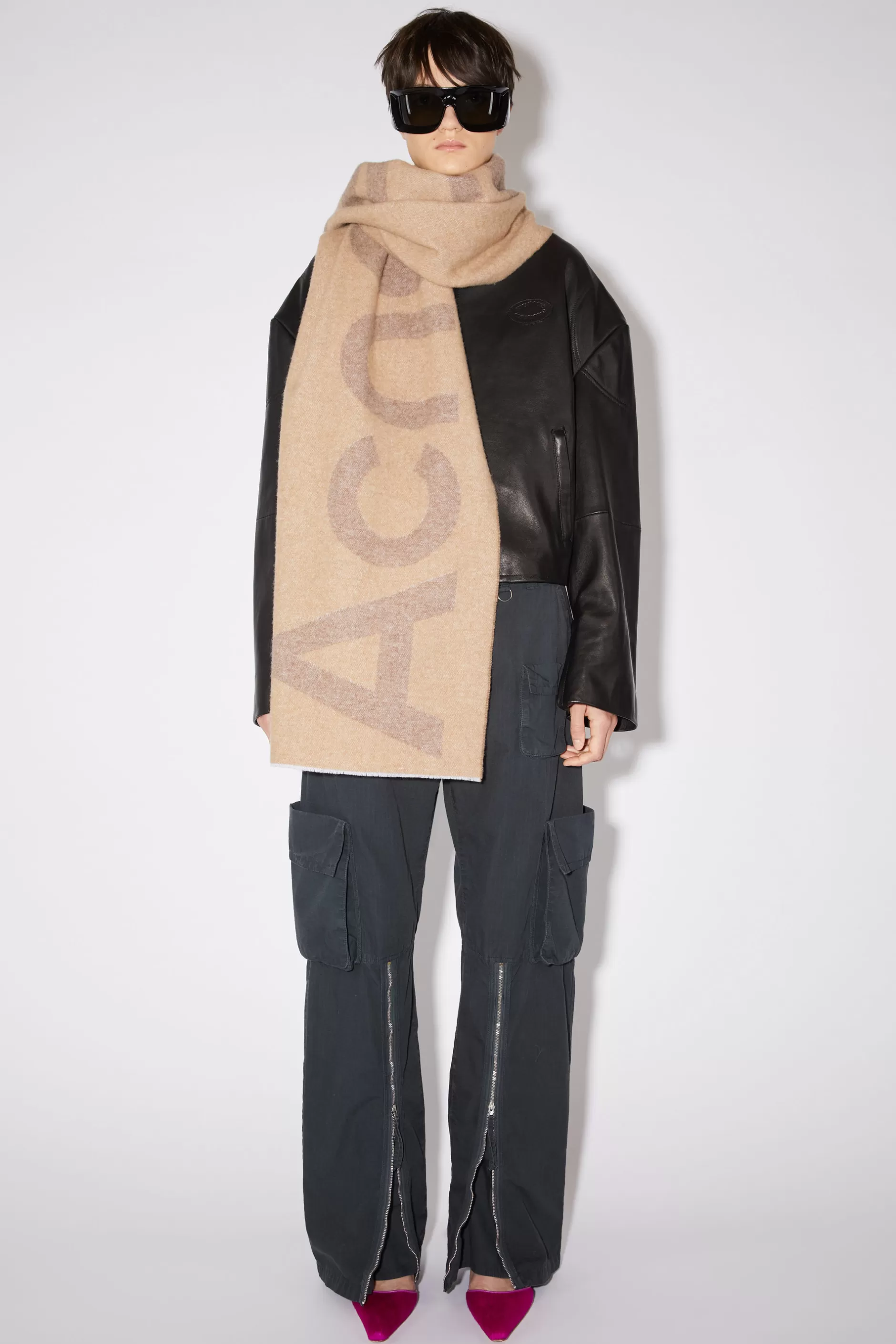 Acne Studios Logo-Schal Aus Woll-Mix Camelbraun Store