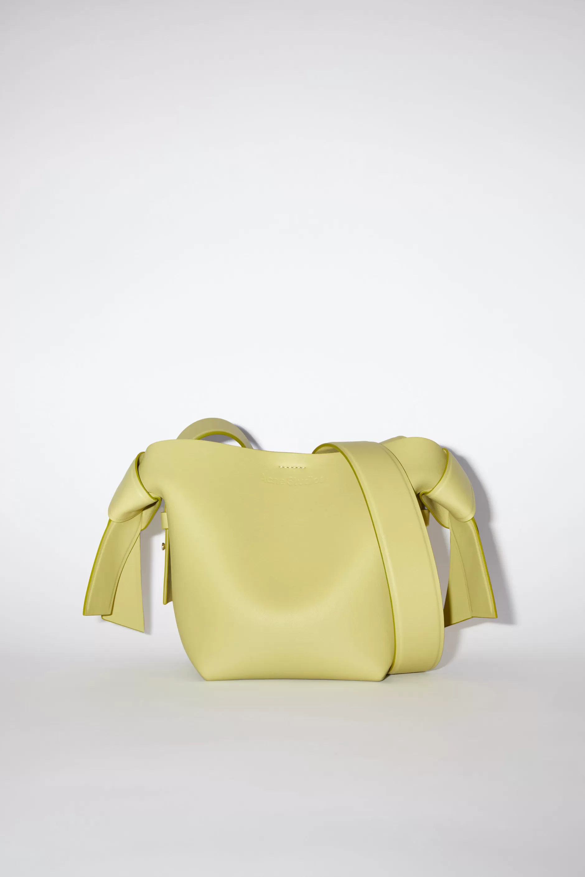 Acne Studios Musubi Mini Schultertasche Apfelgrun Store