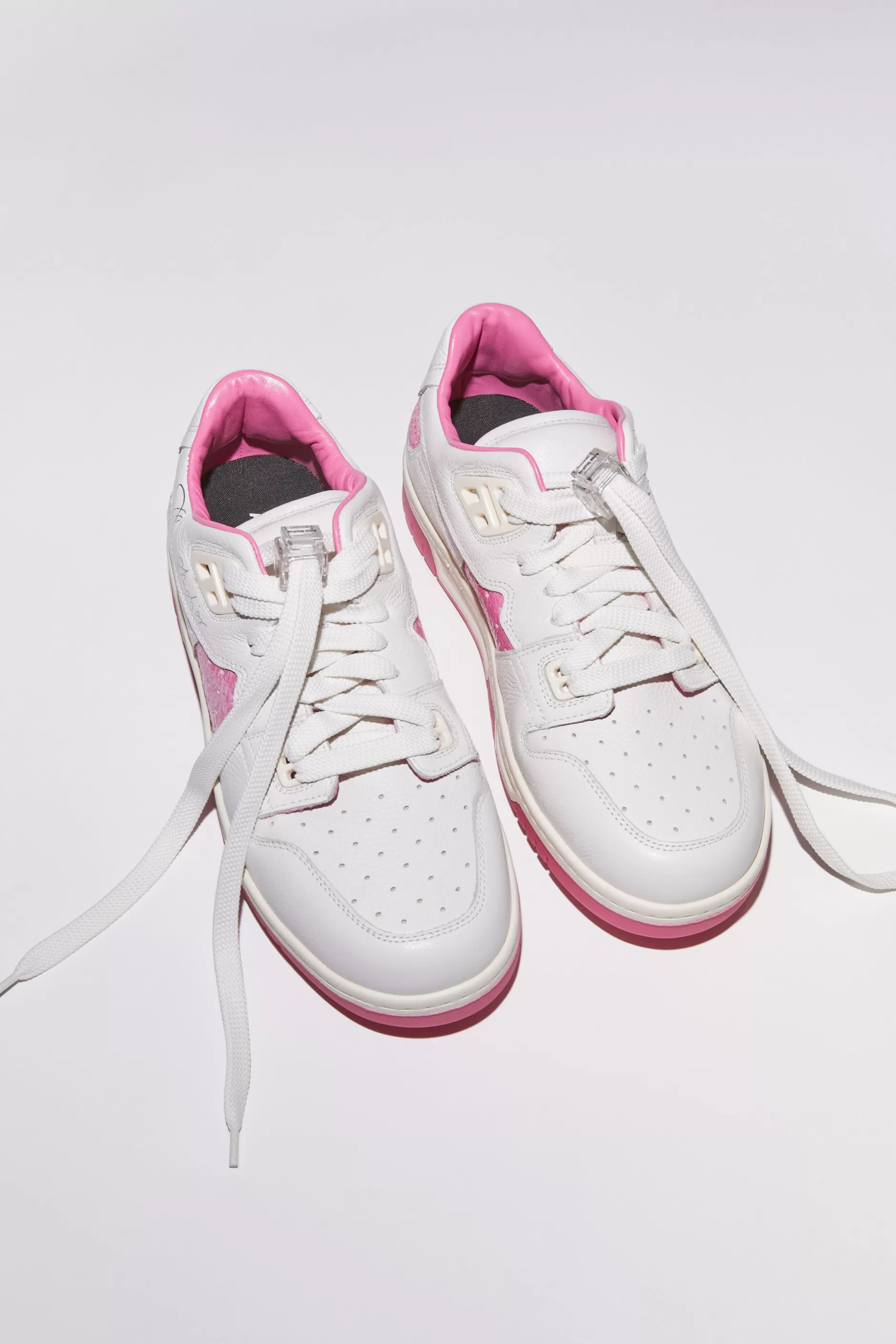 Acne Studios Niedrige Basketball-Sneakers Aus Leder Weis/Rosa Online