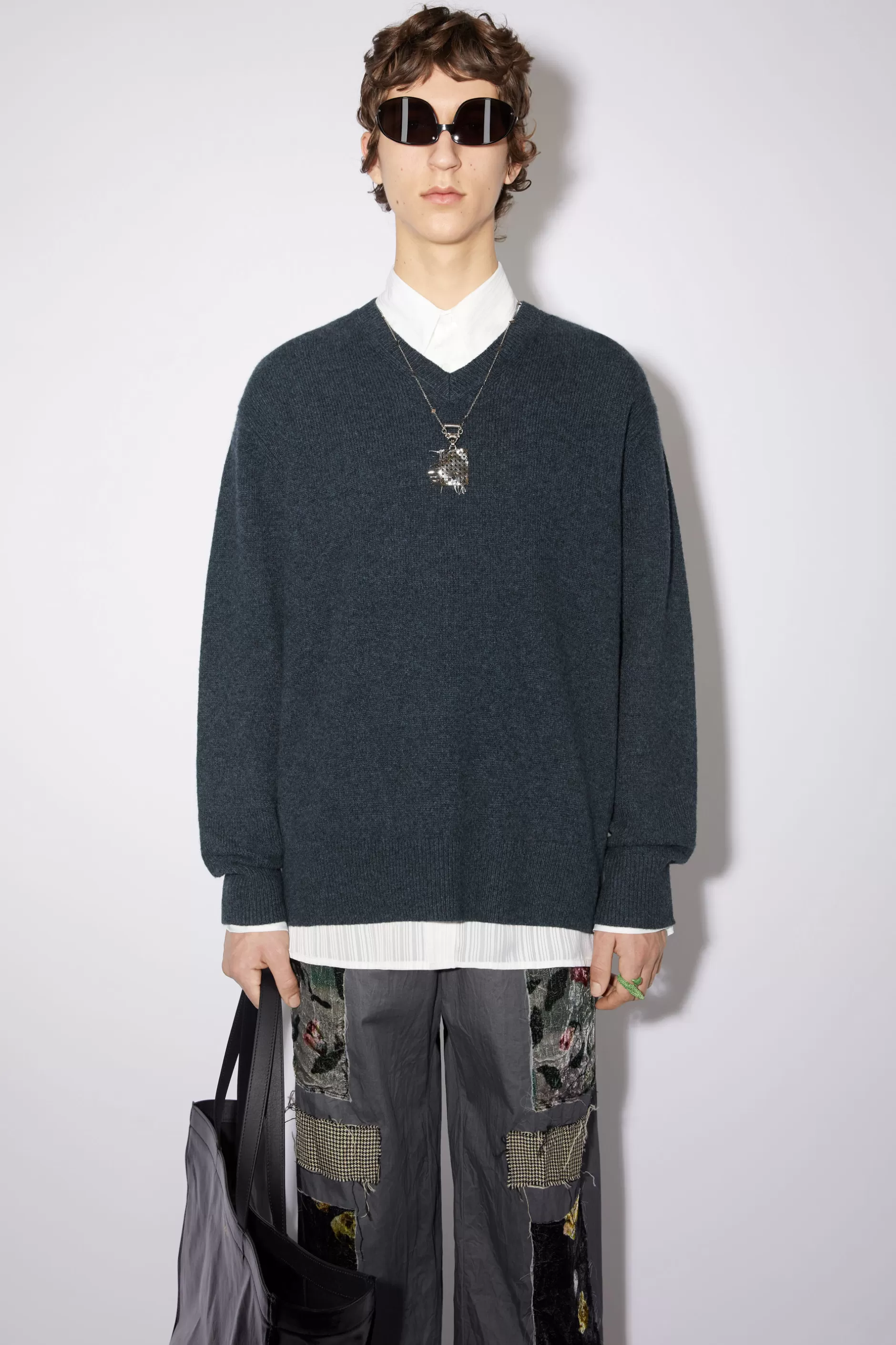 Acne Studios Pullover Aus Wolle Und Cashmere Mit V-Ausschnitt Anthrazitgrau Clearance