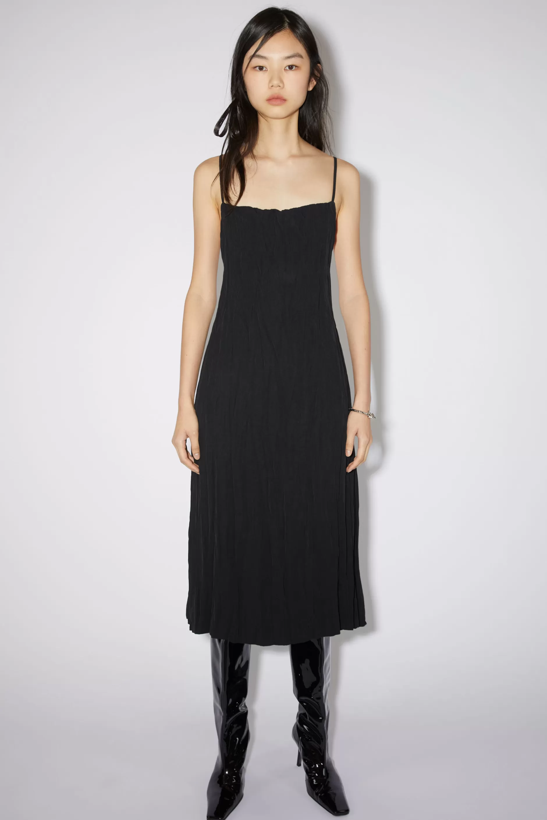 Acne Studios Tragerkleid Aus Satin Schwarz Fashion