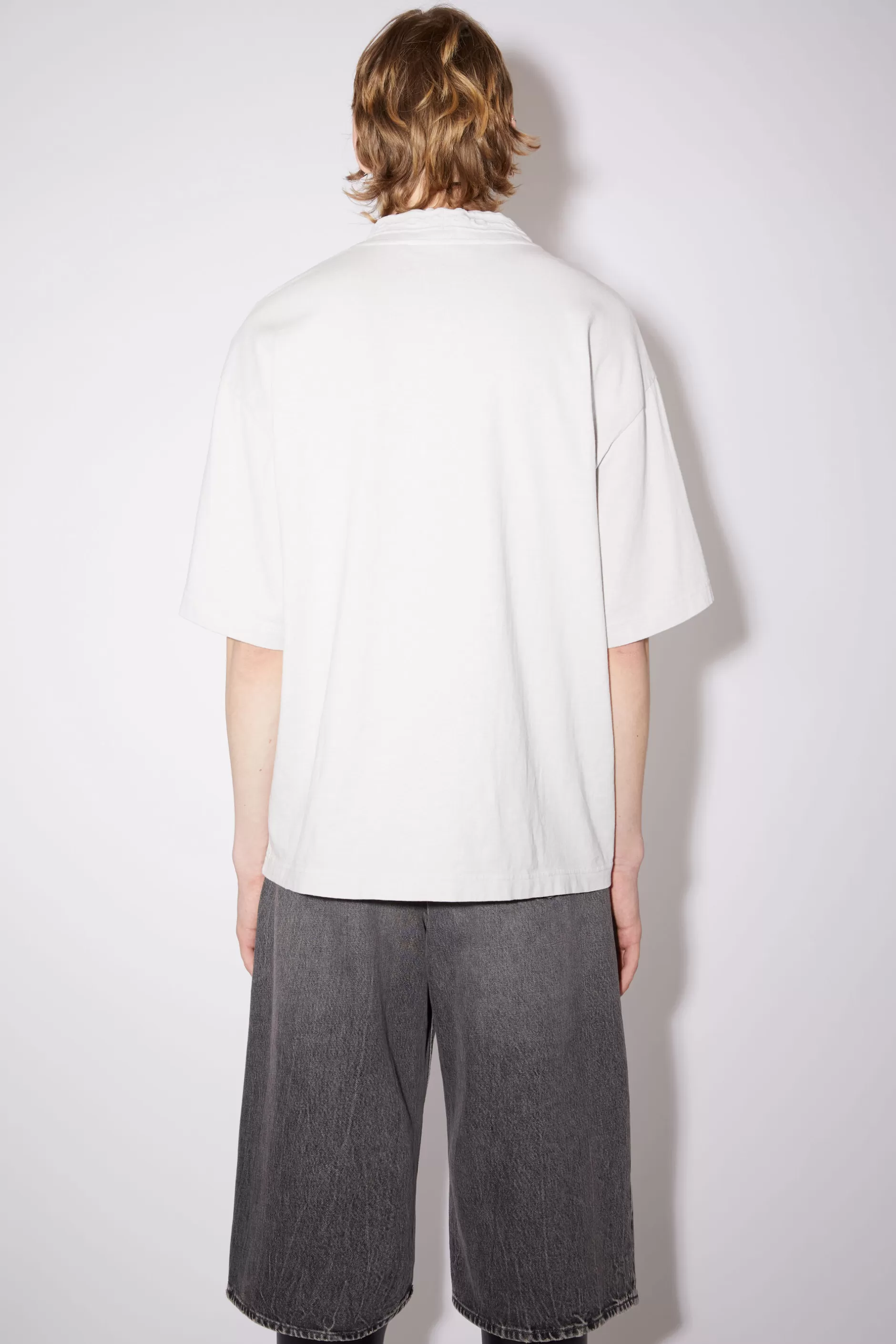 Acne Studios T-Shirt Mit Rundhalsausschnitt Und Logo-Tape Kaltweis Cheap